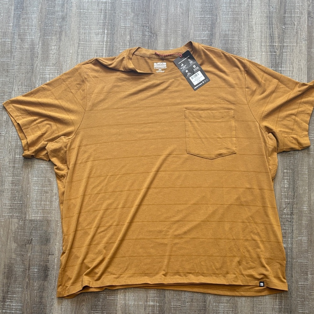 Duluth Trading Co Men's Brown Short Sleeve Tee